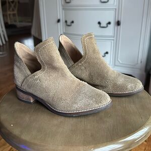 Joyfolie youth size 1 bootie